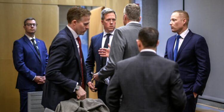 'SHBA po zhvillon bisedime të fshehta me Rusinë dhe Ukrainën në Abu Dhabi, sipas Financial Times: Propozimi i revizuar është në diskutim.'