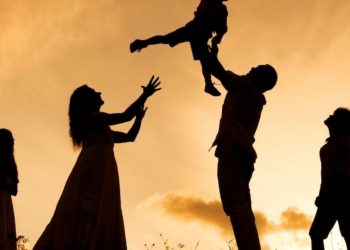 Sa është periudha e duhur midis lindjes së fëmijës së pare dhe atij të dytë? Studiuesit ofrojnë sqarime në lidhje me këtë çështje.