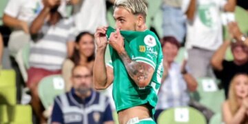 Seferi vazhdon të shënojë, arrin golin e tij të 10-të në 15 ndeshje në Turqi, pavarësisht se është lënë jashtë nga Sylvinho.