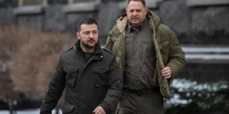 Shefi i stafit të zyrës së Zelenskyt dorëhiqet pas bastisjes anti-korrupsion në apartamentin e tij