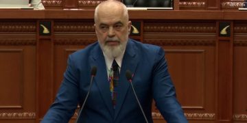 “Shpenzimi prej 50 milionë euro për tunelin e Llogarasë është njësoj si 450 milionët për inceneratorin,” Rama i përgjigjet opozitës: “Shqiptarët i besojnë drejtësisë, jo ju që jeni bërë si kashtë e ko*e.”