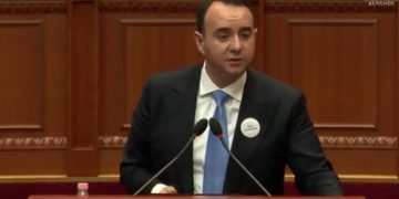 “Shprehni dashurinë sa të doni”/ Balliu në Kuvend: Flisni hapur për pensionet