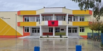 Shqyrtimi i incidentit të dhunshëm mes studentëve në Durrës, një i mitur është goditur me thikë afër zemrës.