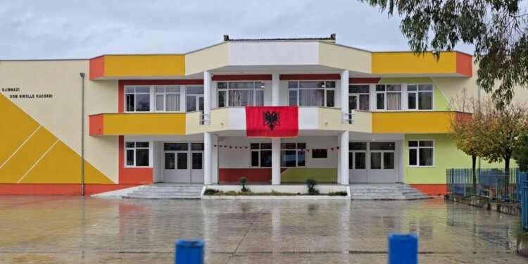 Shqyrtimi i incidentit të dhunshëm mes studentëve në Durrës, një i mitur është goditur me thikë afër zemrës.