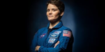 Skandal në NASA: një ish-oficer akuzon për shpifje bashkëshorten astronaute