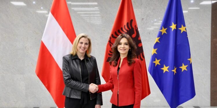 Spiropali priti në Tiranë homologen austriake: Mbështetje thelbësore për integrimin evropian, BE si mundësi historike për Shqipërinë.