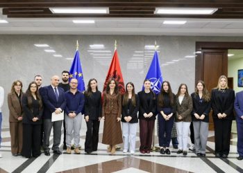 Spiropali takon të rinjtë e programit kombëtar të praktikave në Ministrinë e Punëve të Jashtme: Diplomacia e hapur për talente të rinj, prioritetet për Shqipërinë në Europë.