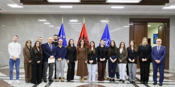 Spiropali takon të rinjtë e programit kombëtar të praktikave në Ministrinë e Punëve të Jashtme: Diplomacia e hapur për talente të rinj, prioritetet për Shqipërinë në Europë.