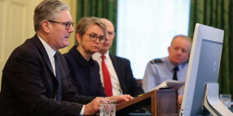 “Starmer thekson mbështetje për ukrainasit, njofton dërgimin e më shumë raketat mbrojtëse pas planit të paqes”