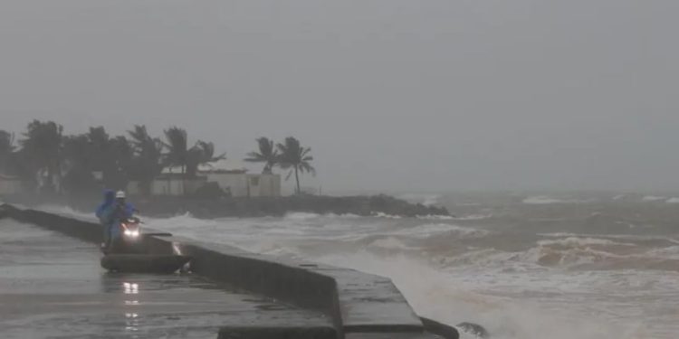 Tajfuni i fuqishëm "godet" Vietnam, autoritetet në gatishmëri, në Filipine janë raportuar të paktën 114 të vdekur.