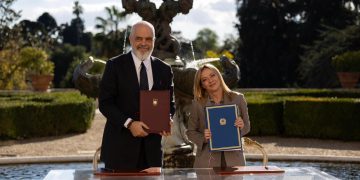 Takimi i rëndësishëm në Romë: Shqipëria dhe Italia nënshkruajnë 16 marrëveshje bashkëpunimi për një periudhë 24-orëshe.