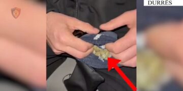 Të arrestuar 12 persona në Durrës për tregti droge pranë gjimnazeve, mes tyre edhe drejtoresha e grupit.