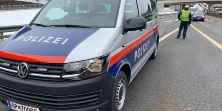 Të papritura, trupi i nënës dhe vajzës, të zhdukur prej më shumë se një viti, zbulohet në frigorifer.