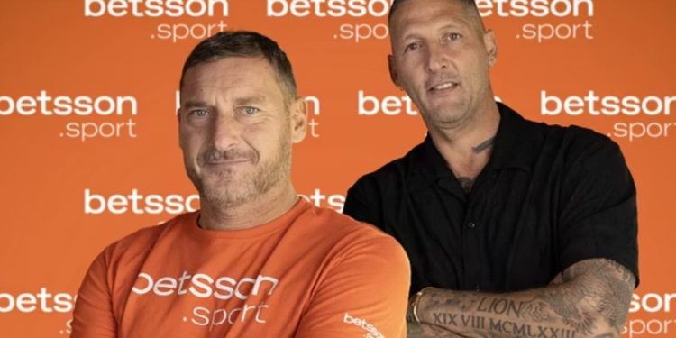 Totti dhe Materazzi, dy ish-rivalë, bashkërisht zbulojnë prapaskenat e futbollit italian.