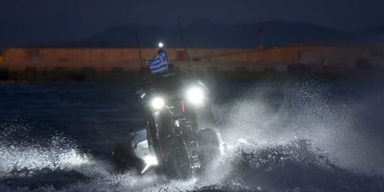 Tragedi në bregdetin grek: Varka me emigrantë mbytet, disa persona humbin jetën.