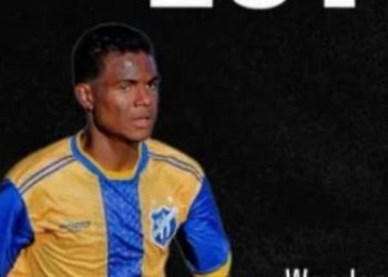 Tragjedi në Brazil: Një futbollist 18-vjeçar humb jetën pas një aksidenti të rëndë me armën e zjarrit, i shkaktuar nga vëllai i tij më i vogël gjatë pastrimit të armës.