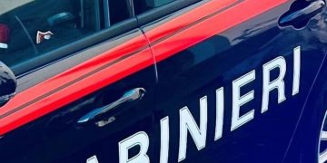 Tragjedi në Itali: Një 81-vjeçare humb jetën nga goditjet me thikë të bashkëshortit të saj, konflikti nisi për biletat gërvishtëse.