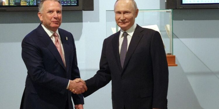 Trump ngarkon Posaçmin e tij për të vizituar Moskën, ku do të ketë një takim me Putinin për të biseduar mbi planin e paqes.