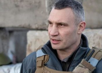 Ukraina përballet me krizën e të rejve në shërbimin ushtarak, kryebashkiaku i Kievit, Vladimir Klitschko, propozon uljen e moshës së rekrutimit në 22 vjeç.