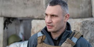 Ukraina përballet me krizën e të rejve në shërbimin ushtarak, kryebashkiaku i Kievit, Vladimir Klitschko, propozon uljen e moshës së rekrutimit në 22 vjeç.