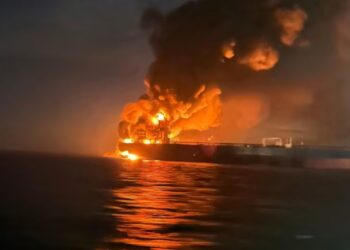 Ukraina sulmon me dronë nënujorë tankerat ruse të ‘flotës së errët’ në Detin e Zi, teksa anijet po transportonin naftë për klientët në fshehtësi.