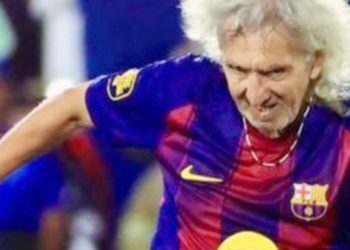 VIDEO / 67 vjeç dhe ende mahnitës: Goditja elegante e Jorge “Magico” Gonzalez që tejkalon edhe Pepen gjatë El Clasicos së legjendave.