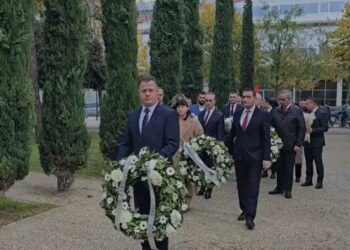 VIDEO/ Noka në Vlorë për Festimin e Pavarësisë, gabim gjatë urimit: Sot është dita kur Skënderbeu…