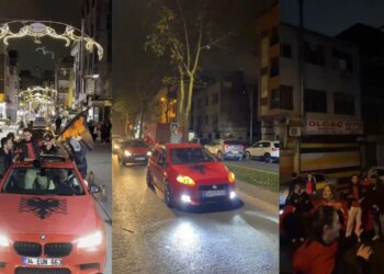 VIDEO/ Shqiptarët në Turqi festojnë 28 Nëntorin në qendër të Stambollit me flamuj dhe këngë patriotike