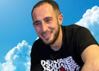 Vdes një shqiptar 30-vjeçar në Angli; trupi i tij u gjet në koshat e mbeturinave, dyshohet për përplasjen nga një kamion.