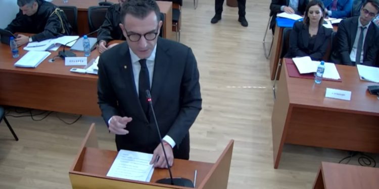 Veliaj jashtë qelisë/ “Pas 9 muajsh, kam ardhur për këto 9 minuta”, ish-kryetari i Bashkisë Tiranë para Gjykatës Kushtetuese: S’po e bëj për t’u mbrojtur, por...