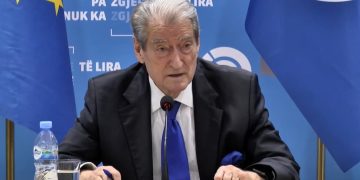 Veliaj kthehet në detyrë, Berisha reagon pas njoftimit ekskluziv të Top Channel: Kushtetuesja e zbaton ligjin, ‘Haram’ Begaj dhe Edi Rama…