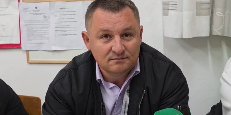 Vetëm 19% e qytetarëve në Berat janë drejtues votimi, sipas kryetarit të qendrës në Velabisht: Procesi u zhvillua pa tension, por pjesëmarrja ishte e ulët.