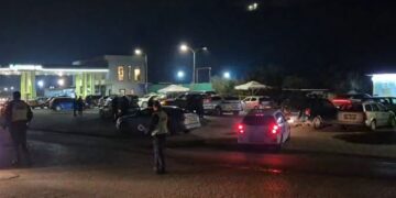 Video/ Biznesmen i vrarë në Elbasan, policia ka rrethuar zonën. Pamje nga vendngjarja.