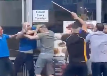 Video/ Dhunë mes dy familjeve turke në Uells, pamjet mostrarin në gjyq