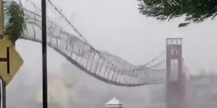 Video/ Dy persona kanë humbur jetën si pasojë e tajfunit Fung-wong në Filipine, shihni si lëviz ura nga erërat e fuqishme.