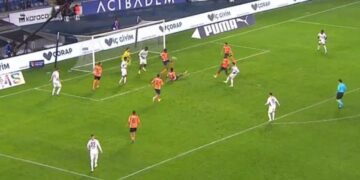Video/ Ernest Muçi debuton me Trabzonsporin, ylli shqiptar hyjnë nga banka dhe shënon në Superligën Turke.