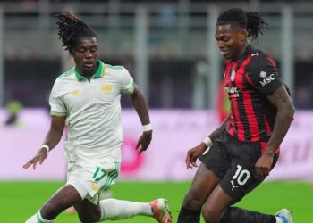 Video/ Leao dhe Maignan nisin "magjinë", Milan triumfon ndaj Romës dhe ringjall shpresat për titullin.