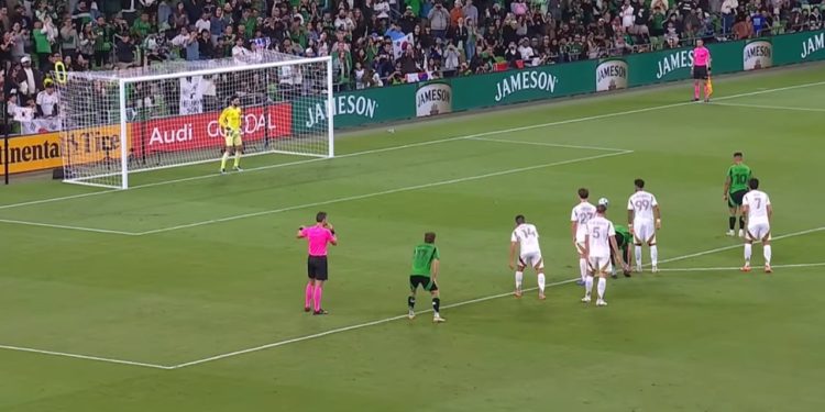 Video/ Uzuni i pafat, sulmuesi i Shqipërisë ndalet nga kampioni i Botës dhe përjashtohet nga finalet e MLS.