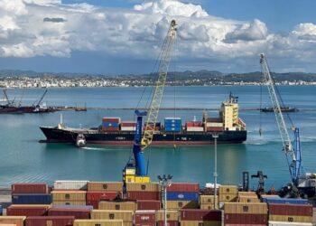 Volumi i tregtisë nga porti i Durrësit shënon rritje, me një rritje prej 7.28% të importeve në krahasim me vitin e kaluar.