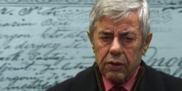 Vrasja në azil/ Avokatët kërkojnë rihapjen e hetimeve pas vdekjes së të dyshuarit
Prokuroria e Tiranës ka ndaluar hetimet për historianin Zyhdi Shehi, i cili vdiq në gusht 2024, disa javë pas vrasjes së shokut të tij Virgjil Vesho. Avokatët e Shehit janë të mendimit se çështja duhet rihapur.