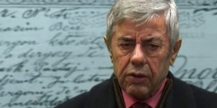 Vrasja në azil/ Avokatët kërkojnë rihapjen e hetimeve pas vdekjes së të dyshuarit
Prokuroria e Tiranës ka ndaluar hetimet për historianin Zyhdi Shehi, i cili vdiq në gusht 2024, disa javë pas vrasjes së shokut të tij Virgjil Vesho. Avokatët e Shehit janë të mendimit se çështja duhet rihapur.