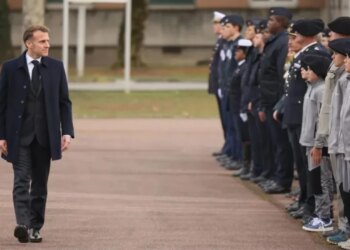 Vullnetarizmi në shërbimi ushtarak për të rinjtë në Francë, Macron: Po përgatitemi për sfida të ardhshme