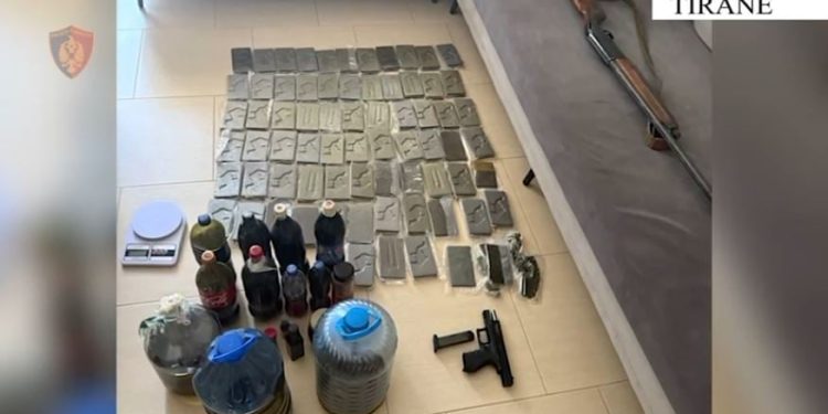 Zbulohen struktura të drogës në Tiranë/ Identifikohen 44 prodhues dhe shpërndarës, përfshirë gjithashtu të mitur.