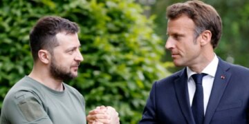 Zelensky në Paris të hënën, takim me Macron për biseda mbi negociatat për paqe me Shtetet e Bashkuara.