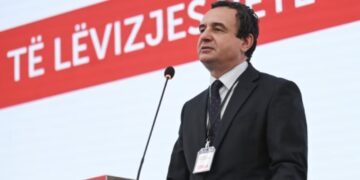 Zgjedhjet e parakohshme në Kosovë, Lëvizja Vetëvendosje të propozon Albin Kurtin si kandidat për kryeministër.