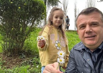 Zgjedhjet e pjesshme/ Balla publikon një foto me vajzën e tij dhe i inkurajon qytetarët të votojnë për kandidatët e tij
