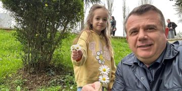 Zgjedhjet e pjesshme/ Balla publikon një foto me vajzën e tij dhe i inkurajon qytetarët të votojnë për kandidatët e tij