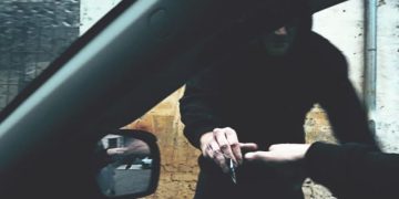 Zhbllokohet rrjeti i trafikut të drogës në Itali: 20 njerëz të arrestuar, gratë shërbenin si "kavi" për testimin e kokainës.