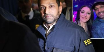 Zyrtari i lartë i FBI-së shkarkohet pas përdorimit të avionit të qeverisë për të udhëtuar në koncertin e të dashurës së tij.