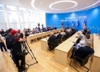 “I vetmi kriter që plotësohet është ai gjeostrategjik”/ Berisha: Raporti i Komisionit Europian thekson se sistemi gjyqësor është në kolaps